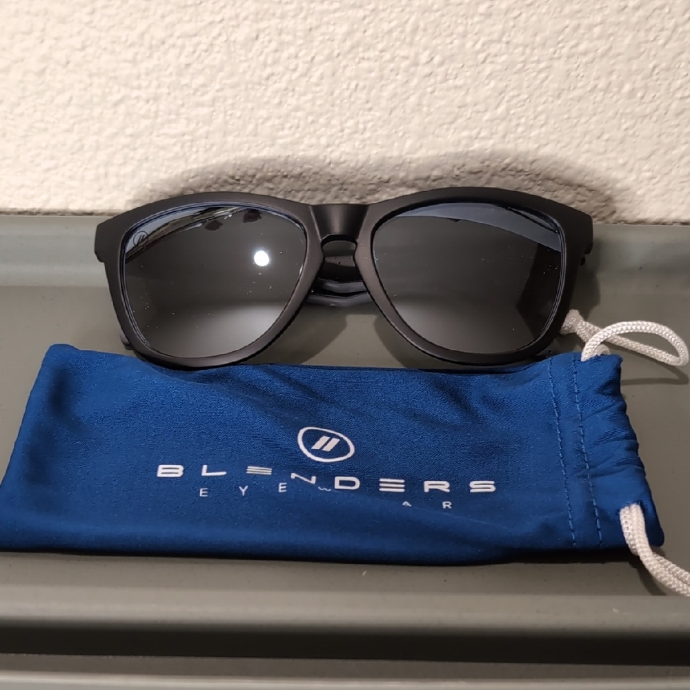 Blenders Float2O Floating Sunglasses Reflective Lens Polarized Unisex NWOT